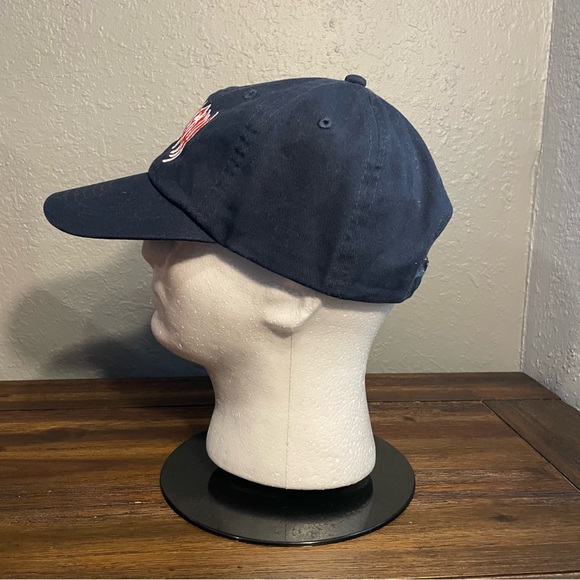 Men’s Blue and Red Cold View Band Hat - Picture 4 of 7